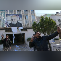 שגרירות איראן בדמשק אחרי השתלטות המורדים. | מסך מיוטיוב