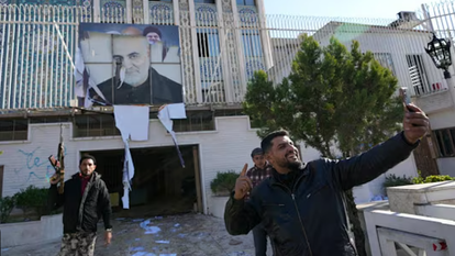 שגרירות איראן בדמשק אחרי השתלטות המורדים. | מסך מיוטיוב