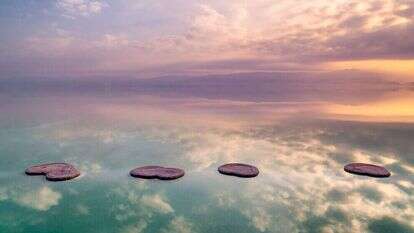 בירור סוגיות נסתרות על העולם הבא ואמונה בתורה מן השמיים. "פנקייקים בשמיים״. | רחפן: אסף עמרן. צולם במסגרת פרויקט ״יופי גווע״ בים המלח