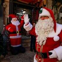 "סנטה קלאוס הפלסטיני", בעיר העתיקה בירושלים. | AFP