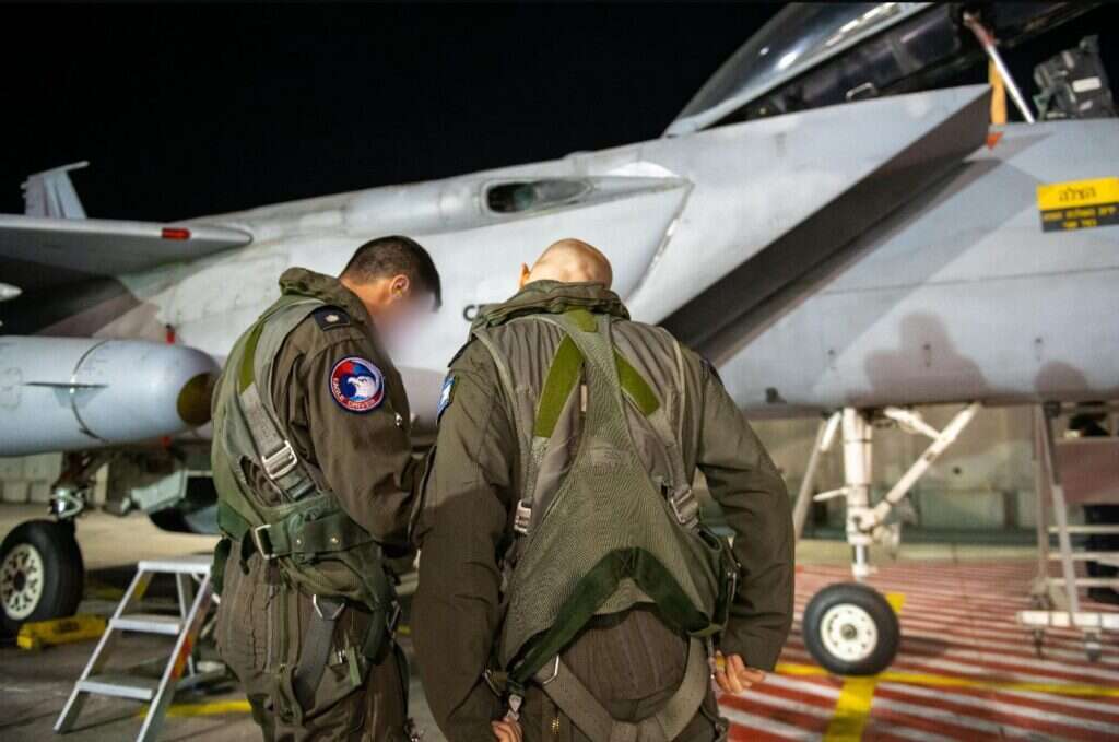 טייסי חיל האוויר לפני יציאה לתקיפה בתימן. | דובר צה"ל