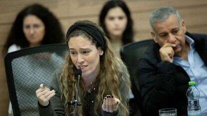 אביטל, אשתו של הנגד העצור ארי רוזנפלד, בדיון בכנסת. | חיים גולדברג, פלאש 90