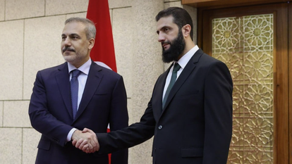 אל-ג'ולאני ופידאן בארמות הנשיאותי בדמשק. מהרשתות הערביות אל-ג'ולאני ופידאן בארמות הנשיאותי בדמשק. מהרשתות הערביות