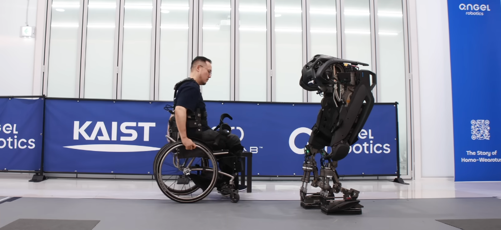 הרובוט שמסייע למשותקים ללכת. | מסך מיוטיוב
