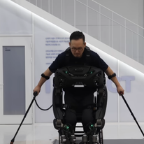 הרובוט שמסייע למשותקים ללכת. | מסך מיוטיוב