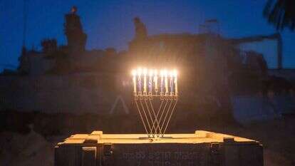 הדלקת נרות בעזה, חנוכה תשפ"ד. | שאטרסטוק