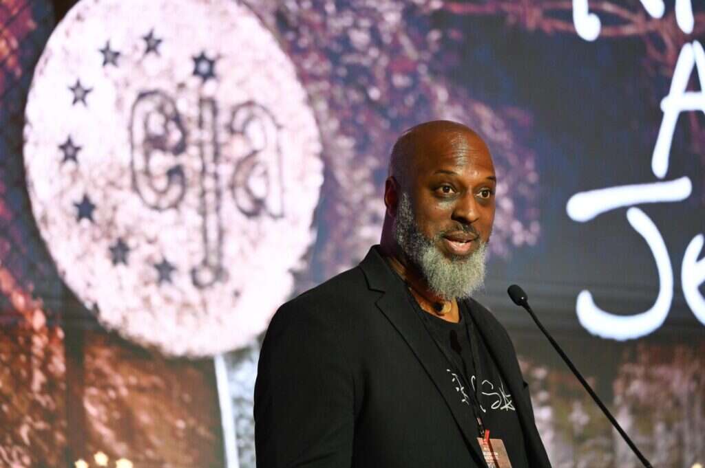 הכומר האמריקני דומיסאני וושינגטון. | יואב דודקביץ׳