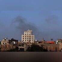 עשן מיתמר משדה התעופה בצנעא, בתקיפה הישראלית, 2024 | EPA