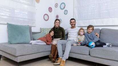 משפחת ארונסון, בארות־יצחק. | יוסי אלוני משפחת ארונסון, בארות־יצחק. | יוסי אלוני