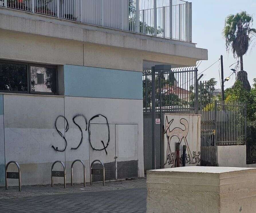 תושבים מסתגרים בבתים, המשטרה לא יכולה לעשות דבר. כתובות נאצה ואיומים ברשת של כנופיית שפירא (SSQ)