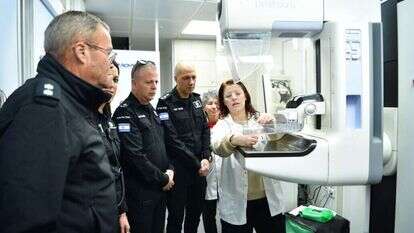 בדיקות ממגרפיה בכלא נווה תרצה. | שירות בתי הסוהר