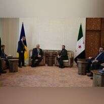 מנהיג סוריה החדש אחמד א-שרע (אל-ג'ולאני) עם שר החוץ האוקראיני סיבייה, היום בדמשק. | EPA