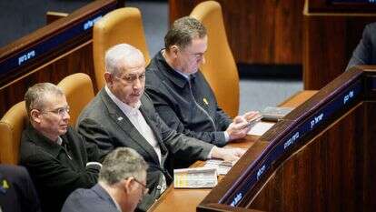 ראש הממשלה בנימין נתניהו במליאת הכנסת, לאחר שהגיע לצורך ההצבעה מבית החולים. | דני שם טוב / נועם מושקוביץ, דוברות הכנסת