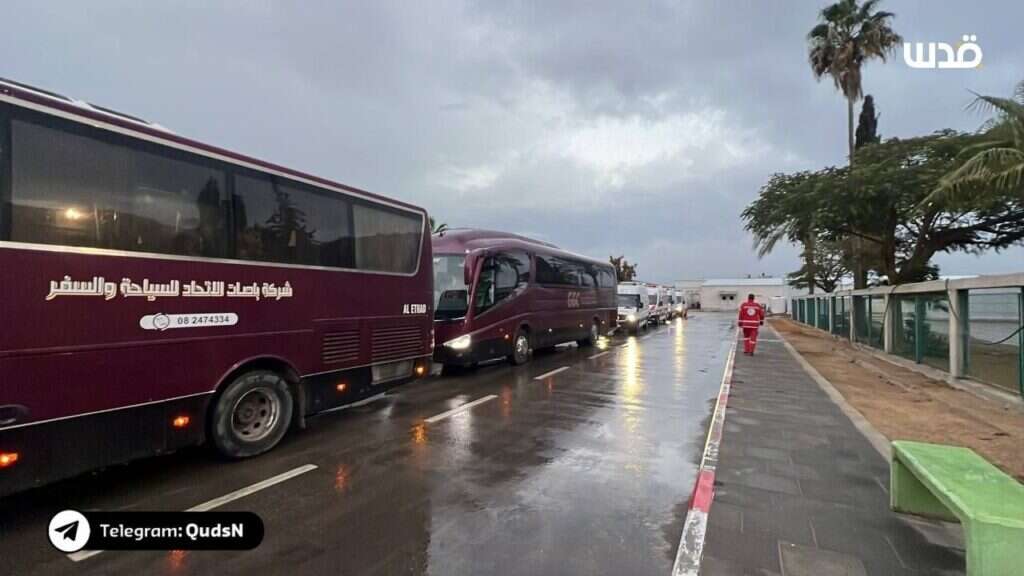 עשרות עזתים עוזבים את הרצועה באישור צה"ל. רשתות פלסטיניות