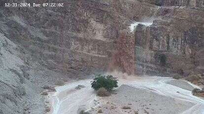 זרימות בנחל קומראן. | דן פרקש רשות הטבע והגנים