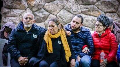 משפחתו של יובל שהם ז"ל בהלווייתו בהר הרצל. | חיים גולדברג, פלאש 90