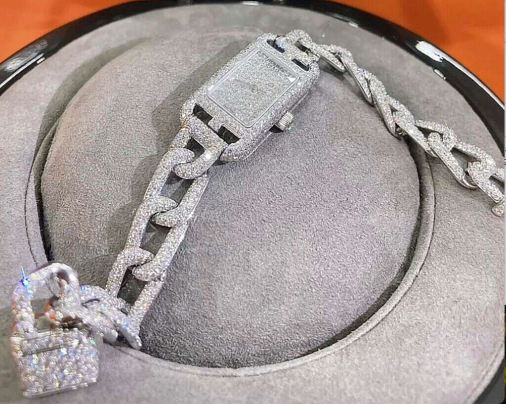 שעון "הרמס" שנגנב מהאחוזה. | Metropolitan Police via AP