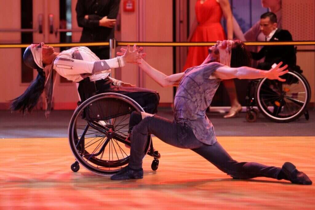 לספר על הכאב. ריקוד החטופים באליפות. | קרן איזקסון לספר על הכאב. ריקוד החטופים באליפות. | קרן איזקסון