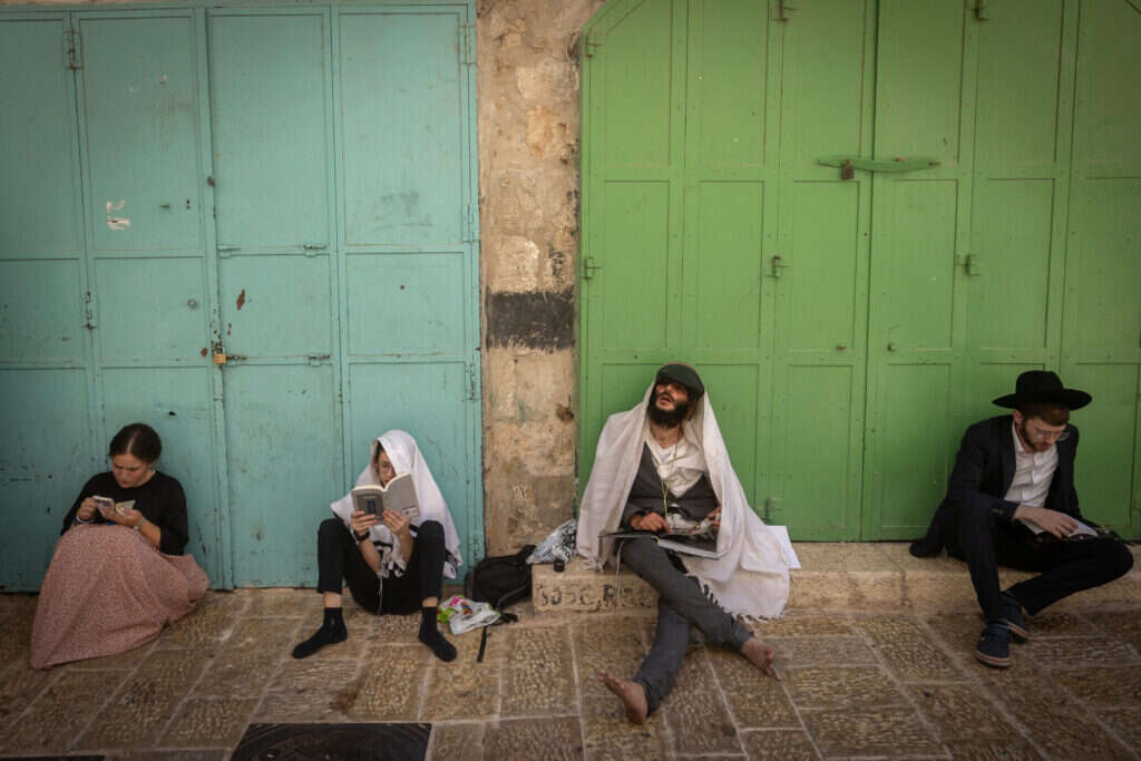 שיר הגעגועים האישי הפך לקינה לאומית. קינות בתשעה באב בעיר העתיקה בירושלים, 2024. | חיים גולדברג, פלאש 90