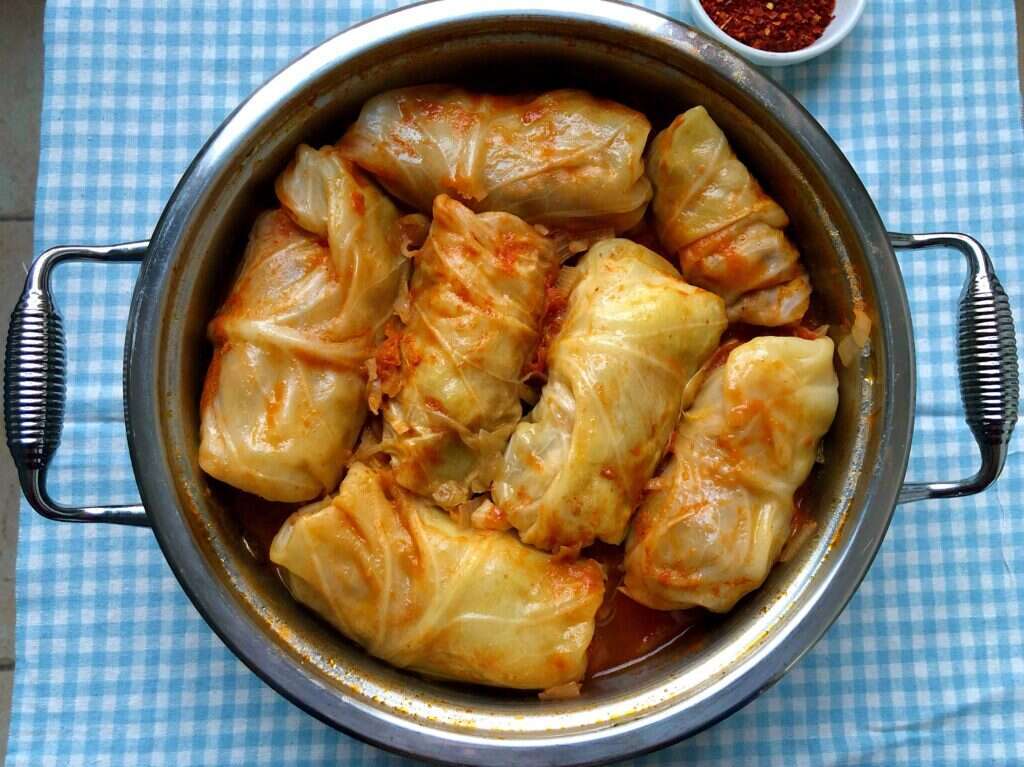 כרוב ממולא עם בשר ואורז. | עֹז תלם