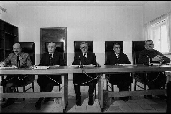 פרופ' ידין, השופט לנדוי, השופט אגרנט, המבקר נבנצל ורא"ל במיל' לסקוב בוועדת אגרנט, 1973. | סער יעקב, לע"מ