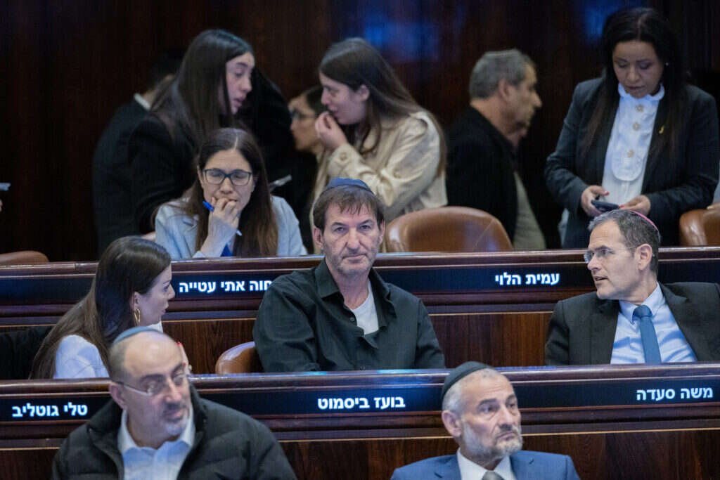 ח"כ ביסמוט בהצבעה על חוק הרווחים הכלואים, ביום שלישי. | חיים גולדברג, פלאש 90