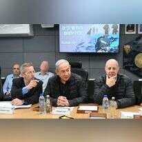 הנגבי, נתניהו ויוסי פוקס בביקור עם חברי הקבינט בפיקוד הדרום, ינואר, 2024. | חיים צח, לע"מ