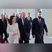 מנהיג סוריה החדש אחמד א-שרע (אל-ג'ולאני) עם שרי החוץ השל גרמניה ושל צרפת. | AFP