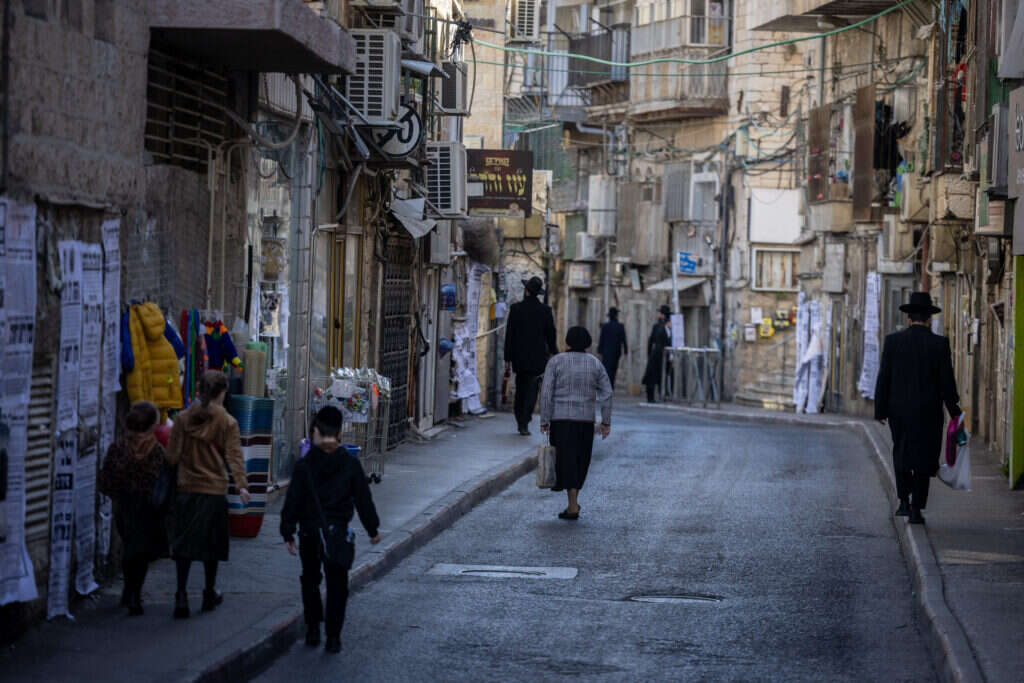 המחסומים נופלים והמודל מתערער. רחוב מאה שערים בירושלים | חיים גולדברג - פלאש 90 המחסומים נופלים והמודל מתערער. רחוב מאה שערים בירושלים | חיים גולדברג - פלאש 90