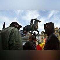 הפגנה נגד הסרת פסלו של פרנקו בספרד. | AFP