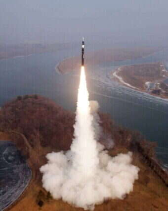 תמונה שפרסמה סוכנות הידיעות של קוריאה הצפונית KCNA מניסוי טילים במדינה, ארכיון | סוכנות הידיעות הצפון קוריאנית