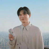 ריו יושיזאווה בפרסומת לבירה. | מסך מיוטיוב