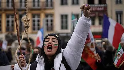 הפגנות נגד הוצאות להורג של המשטר האיראני: | מסך מיוטיוב