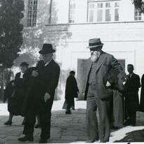 שוקן ומרטין בובר באוניברסיטה העברית בהר הצופים. | טים נחום גידל, באדיבות מכון שוקן למחקר היהדות, JTS