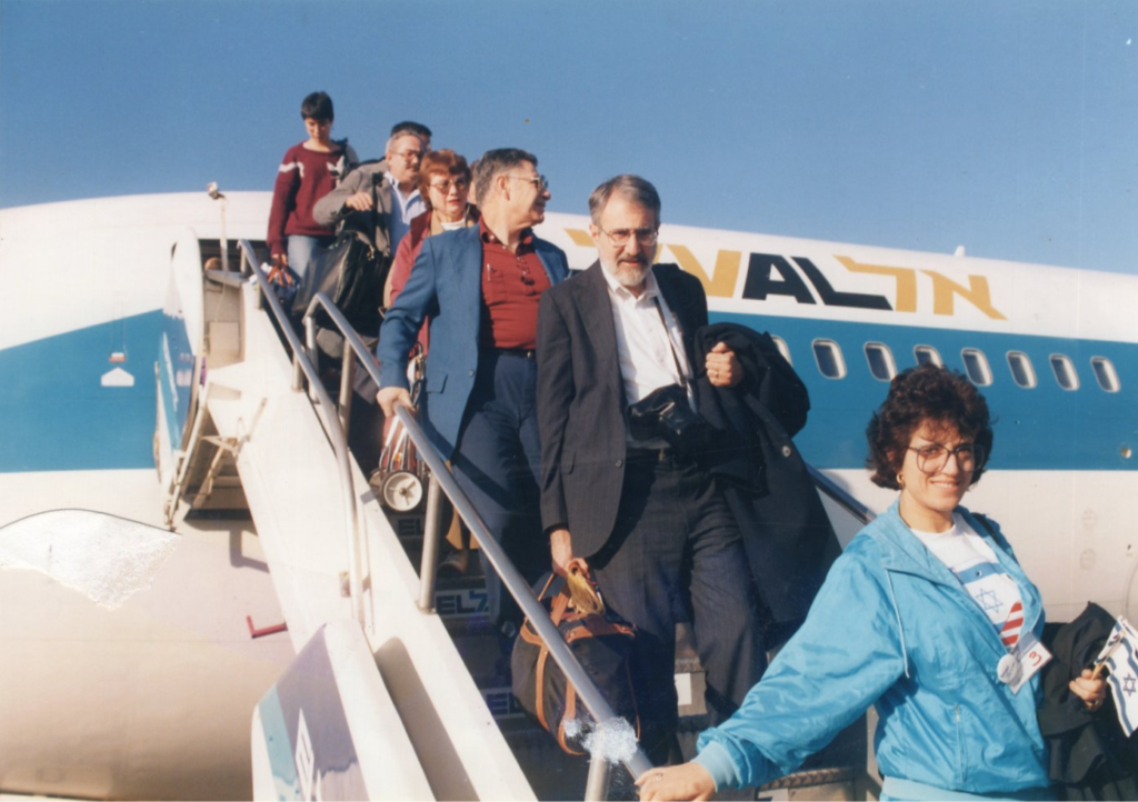 עולים חדשים. מתוך: יהודי באמריקה - זהות קרועה באדיבות HOT8