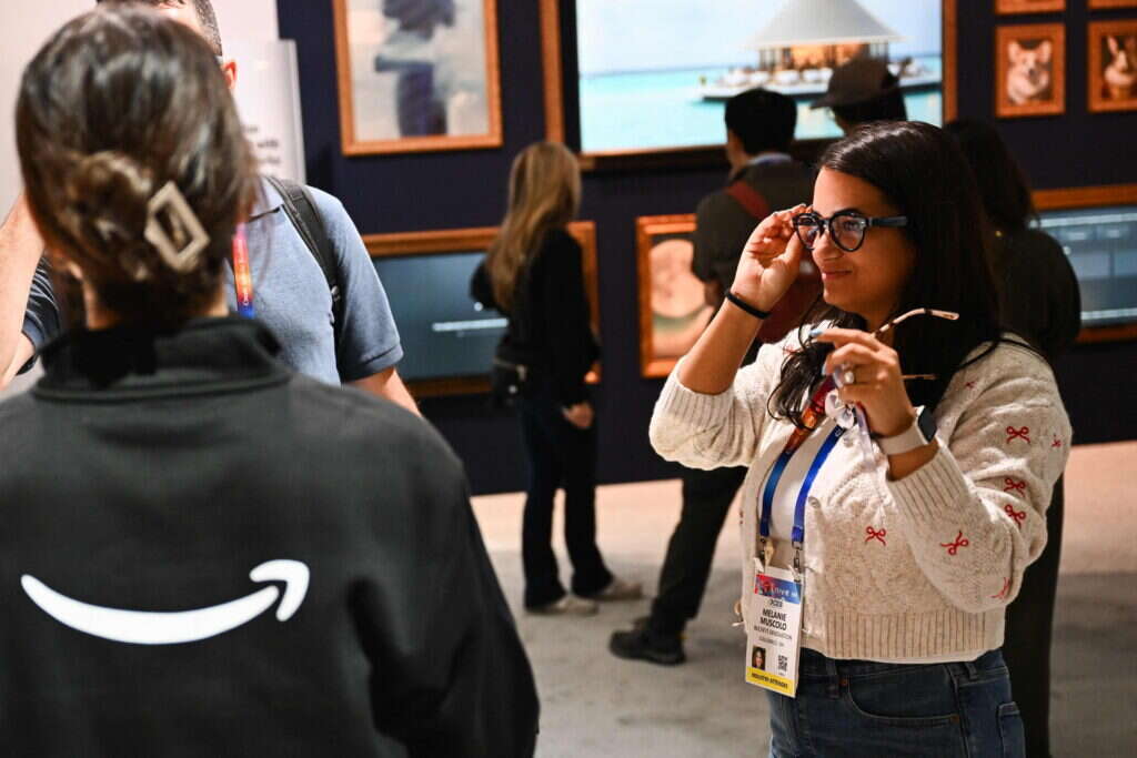 משקפיים חכמים. | Patrick T. Fallon / AFP