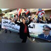 תושבים בביירות חוגגים את בחירת עאון לנשיא, אתמול. | אי.פי.איי