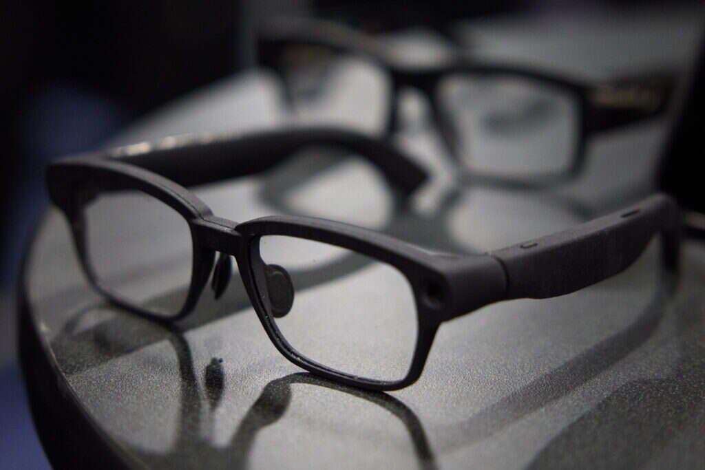 משקפיים חכמים. | EPA/ALLISON DINNER