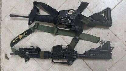 הנשקים הטעונים של המחבלים שהיו בדרכם לבצע פיגוע. | דוברות שב"כ