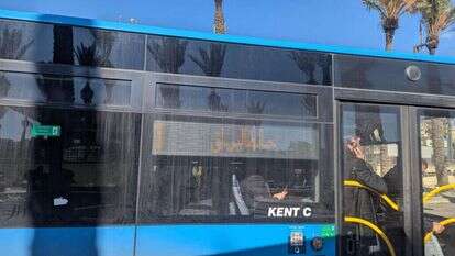 הכינוי הפלסטיני לכותל שמופיע בערבית על אוטובוסים בירושלים הכינוי הפלסטיני לכותל שמופיע בערבית על אוטובוסים בירושלים