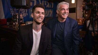 יאיר לפיד ועידן רול בזמנים טובים יותר. | Flash90