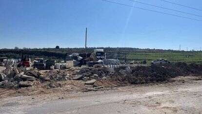 הריסת המבנים סמוך לפונדוק