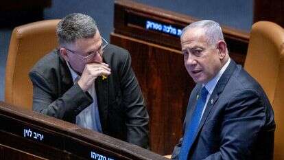 נתניהו וסער במליאת הכנסת. | חיים גולדברג, פלאש 90