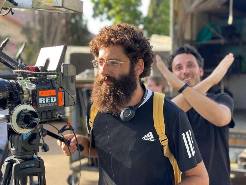 וויה על סט הצילומים. | באדיבות המצולם