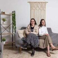 נעמי ובת־שבע סטפלמן. גבעת־שמואל. | אבישג שאר־ישוב