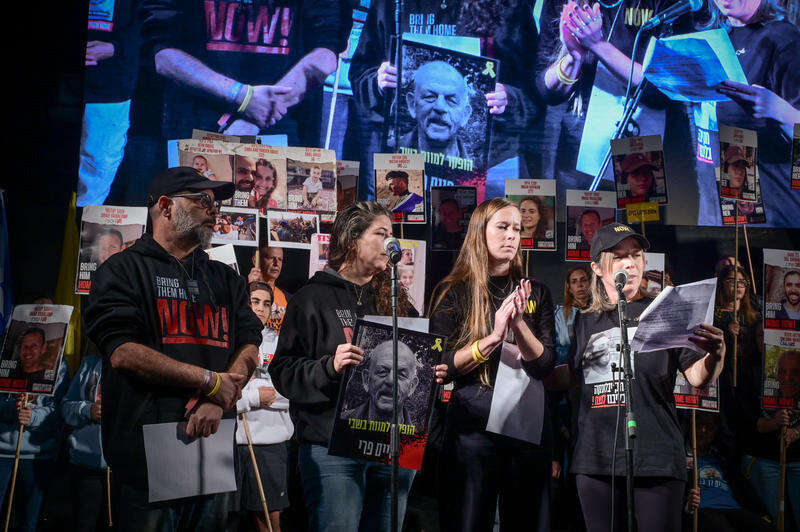 עצרת בכיכר החטופים. | נעמה שטרן