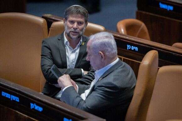 ושוב "איראן, איראן, איראן". סמוטריץ' ונתניהו. | חיים גולדברג, פלאש 90 ושוב "איראן, איראן, איראן". סמוטריץ' ונתניהו. | חיים גולדברג, פלאש 90