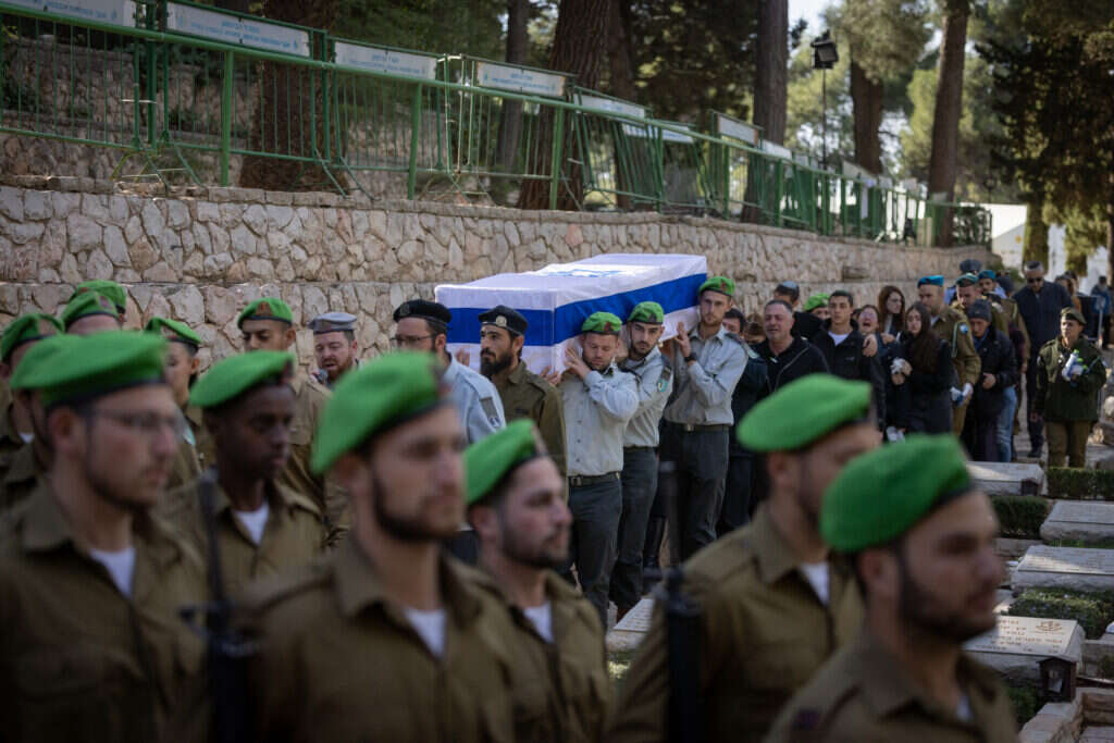 הלווייתו של סרן יאיר יעקב שושן ז"ל, השבוע בהר הרצל. | חיים גולדברג, פלאש 90