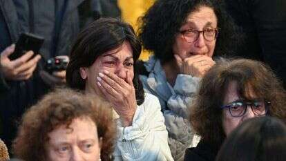 חוגגים את שובן של החטופות לישראל. | פאוטינה פטימר