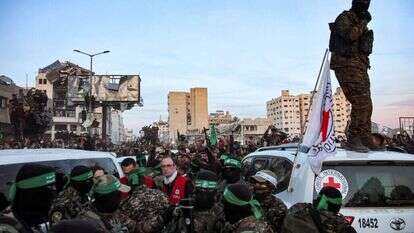 פעילי חמאס והצלב האדום בעזה, | Omar AL-QATTAA / AFP